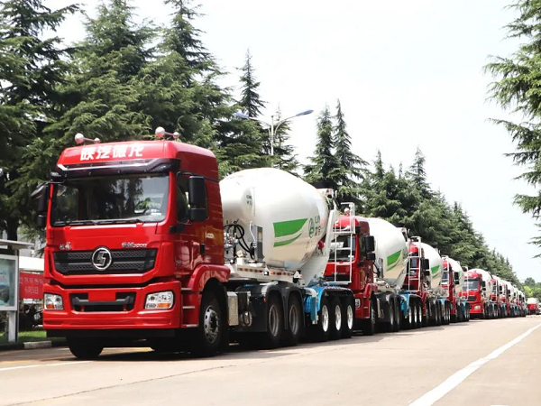 凌宇老客戶試水半掛攪拌車，10臺(tái)批量交付開(kāi)華東先河！