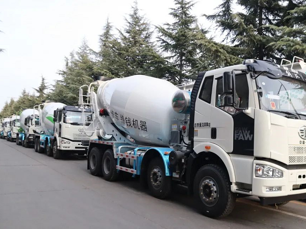 陽(yáng)春三月下華南，老客戶(hù)一次性訂購(gòu)凌宇汽車(chē)120臺(tái)！