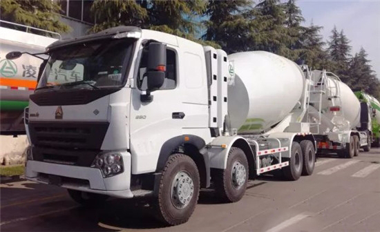 遼寧商混企業(yè)集團(tuán)批量采購(gòu)20臺(tái)解放底盤的凌宇攪拌車